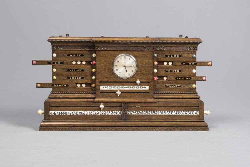 AN OAK FRAMED BILLIARDS/SNOOKER SCOREBOARD Image