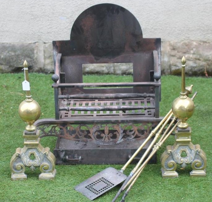 A GEORGIAN DESIGN FIRE GRATE Image