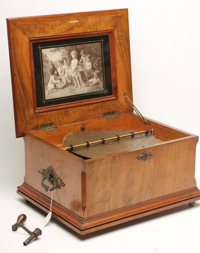 A GERMAN SCHUTZ-MARKE SYMPHONIUM TABLE TOP POLYPHON Image