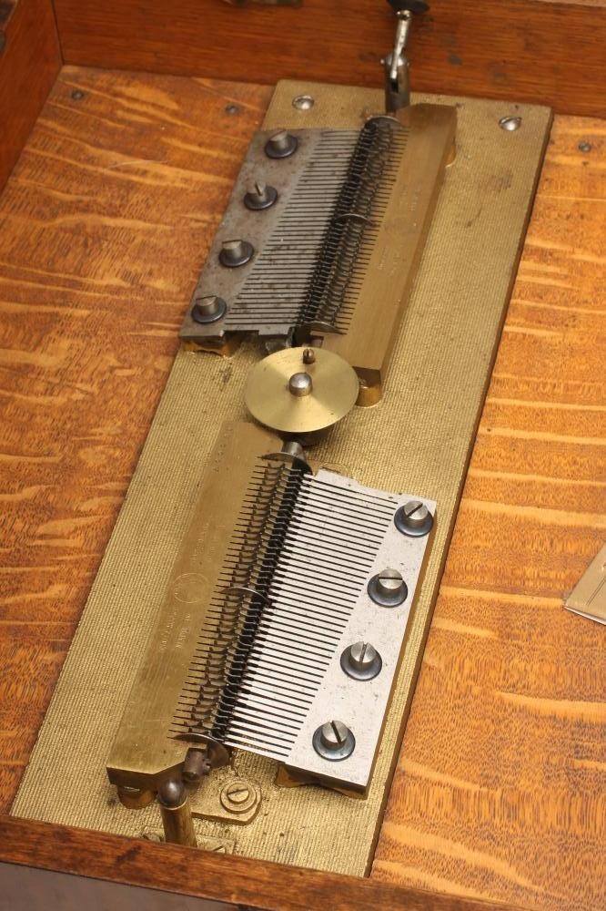 A GERMAN SCHUTZ-MARKE SYMPHONIUM TABLE TOP POLYPHON Image