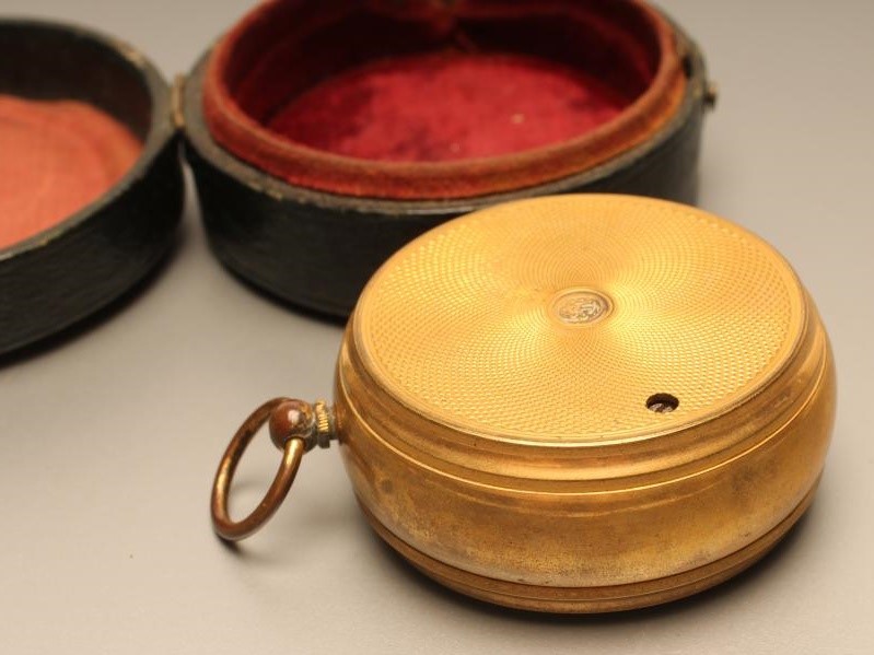 A FRENCH POCKET ANEROID BAROMETER Image