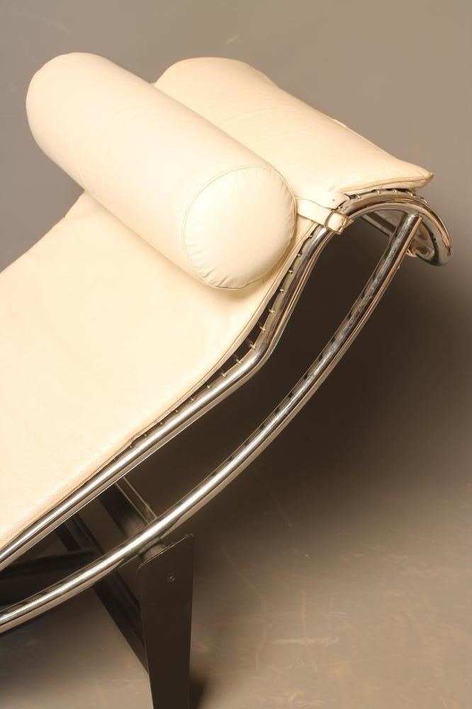A LE CORBUSIER LC4 LOUNGER Image