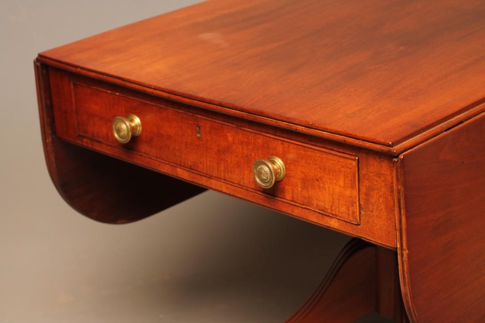 A MAHOGANY PEMBROKE TABLE Image
