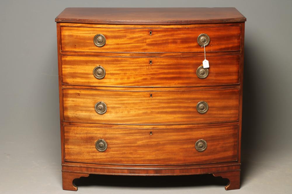 A GEORGIAN MAHOGANY CHEST Image