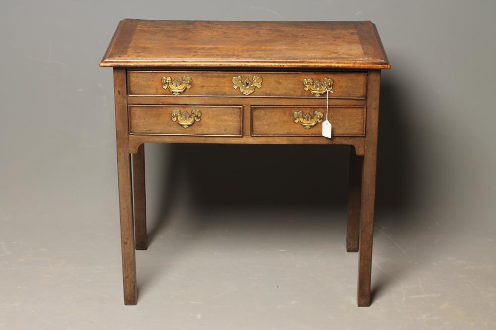 A GEORGIAN MAHOGANY LOW BOY Image