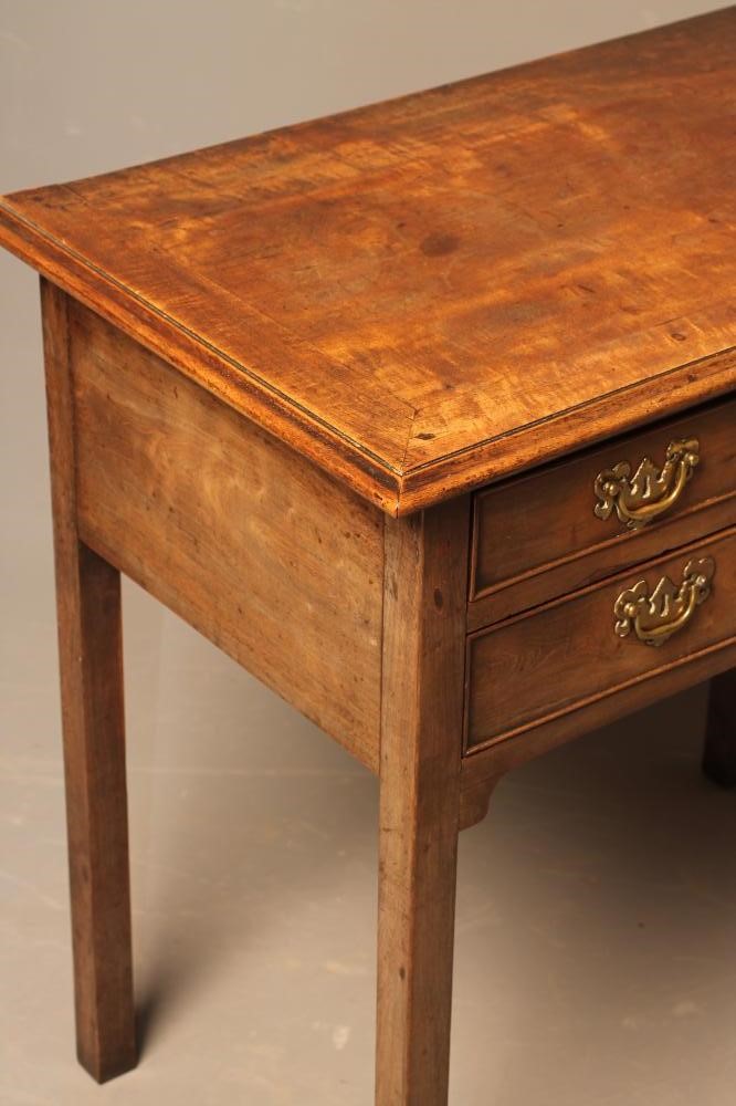 A GEORGIAN MAHOGANY LOW BOY Image