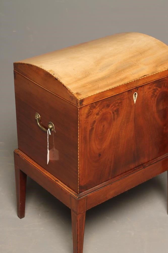 A GEORGIAN MAHOGANY CELLARETTE Image