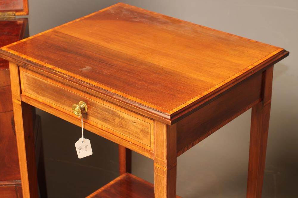 A GEORGIAN MAHOGANY CELLARETTE Image