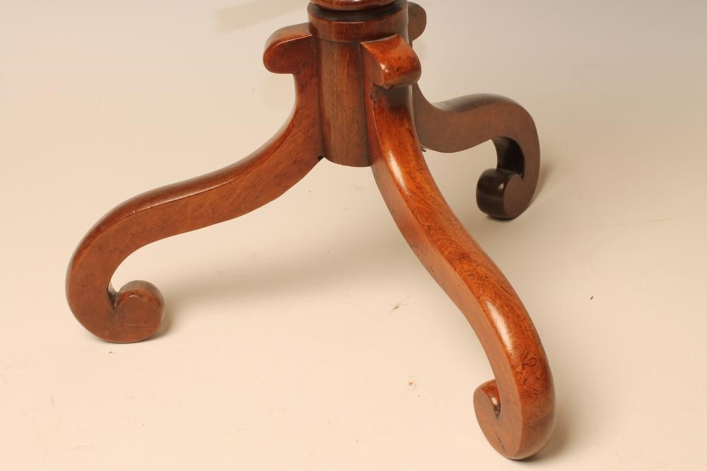 A MAHOGANY TRIPOD TABLE Image