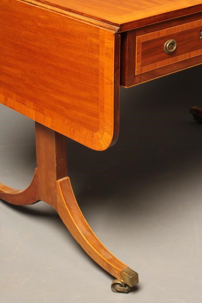 A GEORGIAN MAHOGANY SOFA TABLE Image