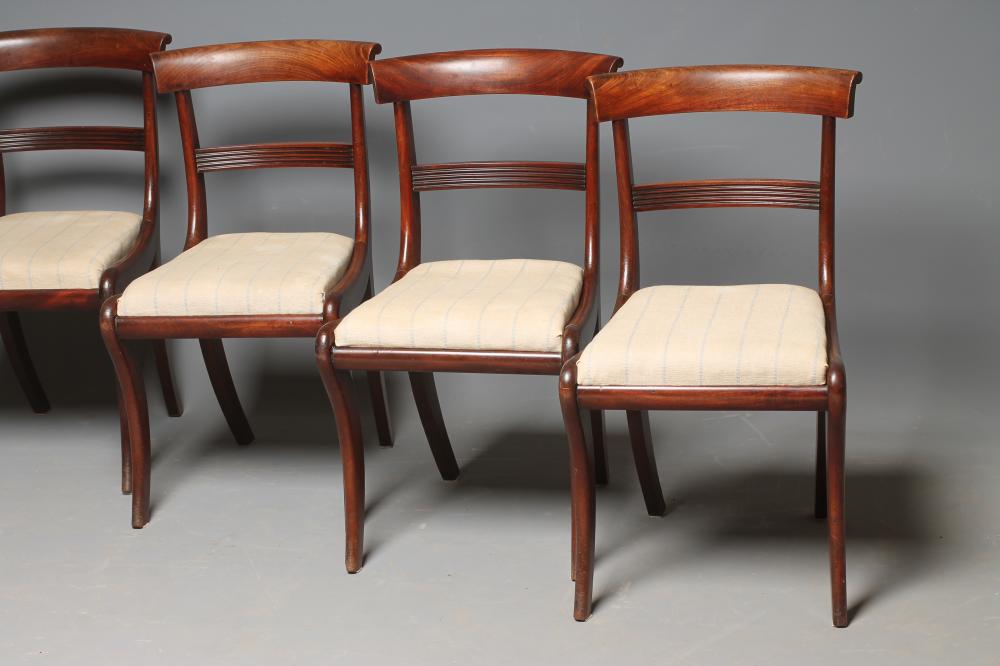 A SET OF SIX REGENCY MAHOGANY DINING CHAIRS Image