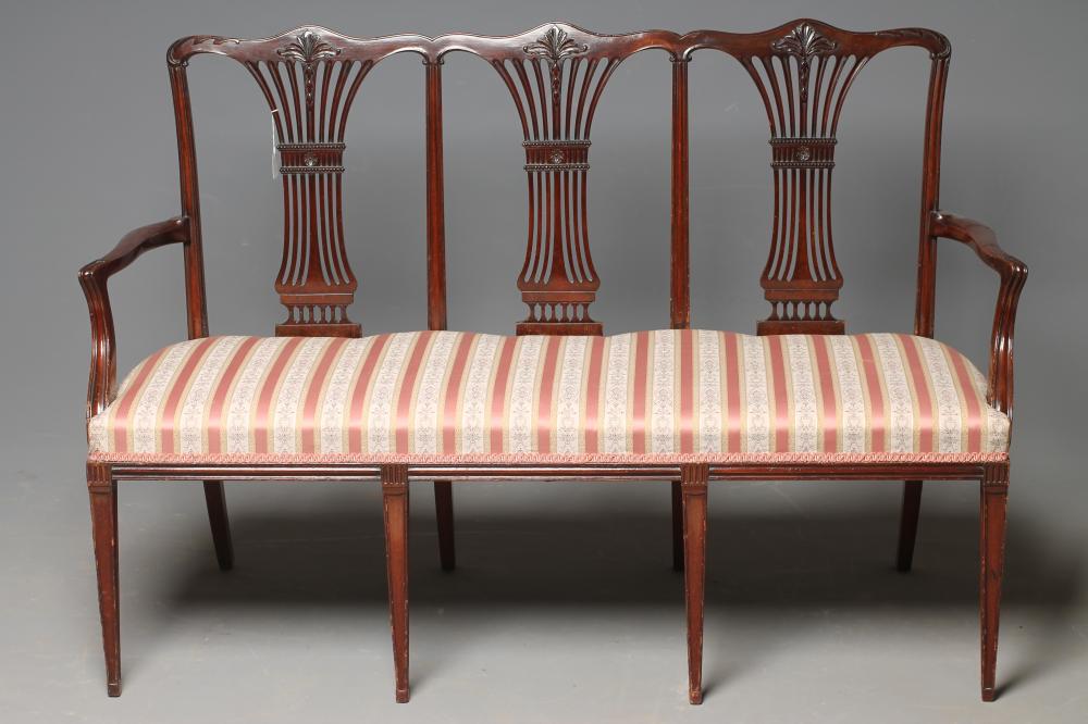 AN EDWARDIAN MAHOGANY CHAIR SETTEE Image