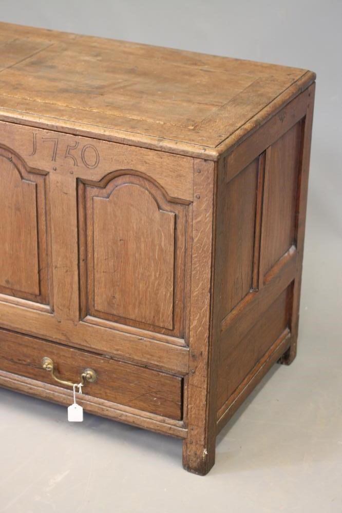 A GEORGIAN OAK PANELLED CHEST Image