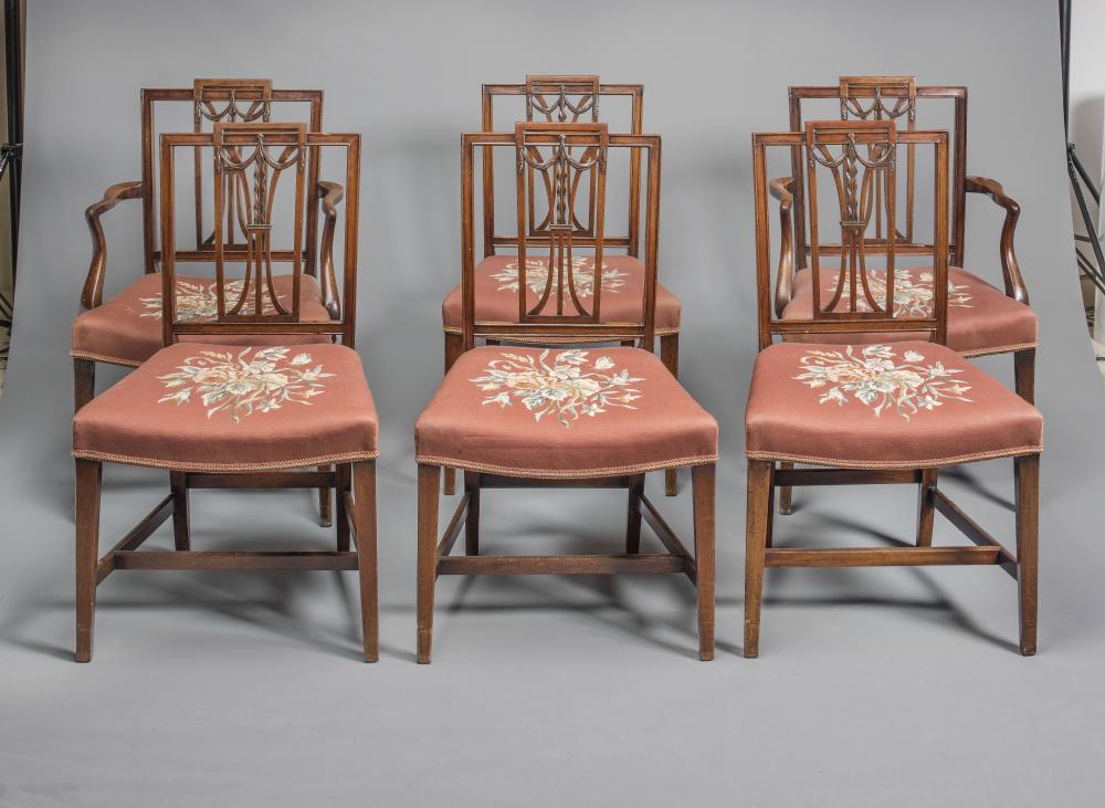 A SET OF SIX SHERATON STYLE MAHOGANY DINING CHAIRS Image