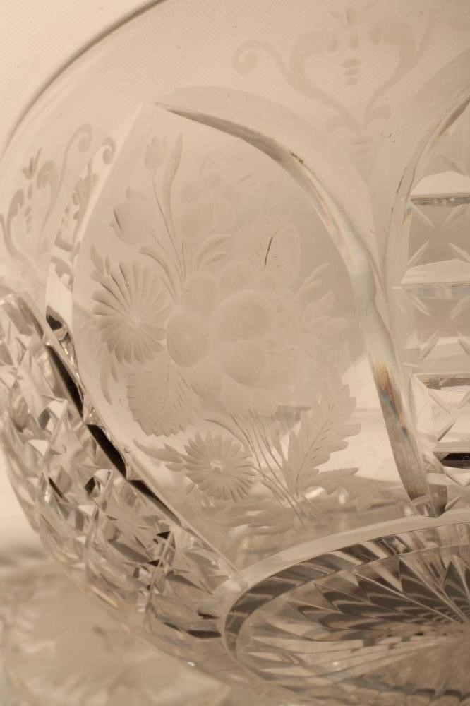A SET OF FIVE LATE VICTORIAN GLASS FINGER BOWLS with alternating square cut and fern and foliage Image