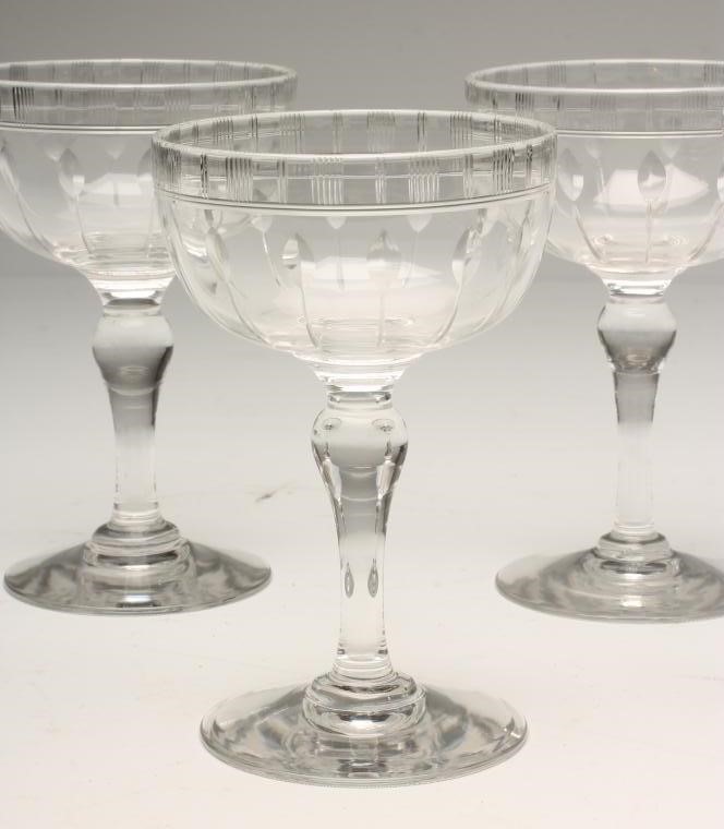 A SET OF SIX EDWARDIAN WINE GLASSES Image