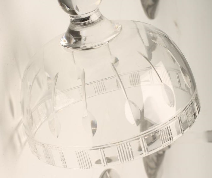 A SET OF SIX EDWARDIAN WINE GLASSES Image