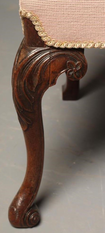 A GEORGIAN MAHOGANY SIDE CHAIR Image