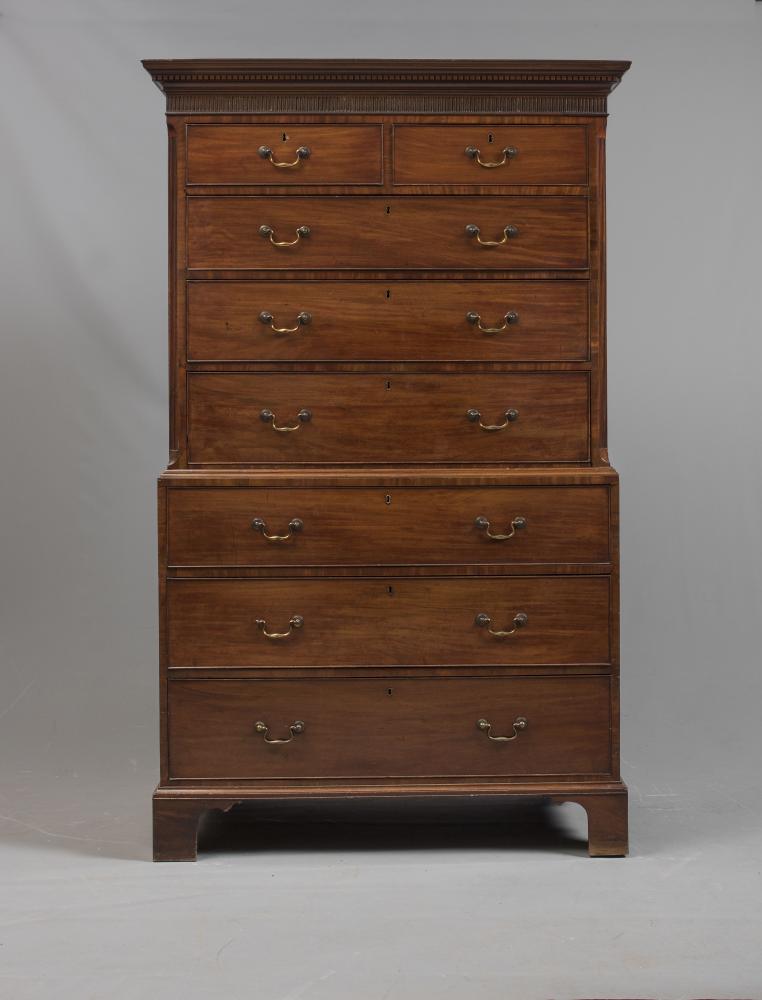 A GEORGIAN MAHOGANY CHEST ON CHEST Image