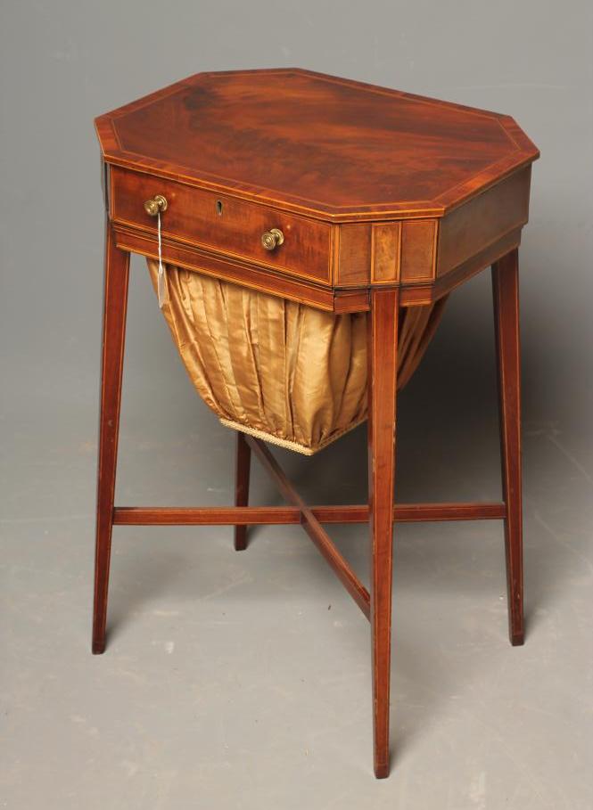 A GEORGIAN MAHOGANY WORK TABLE Image