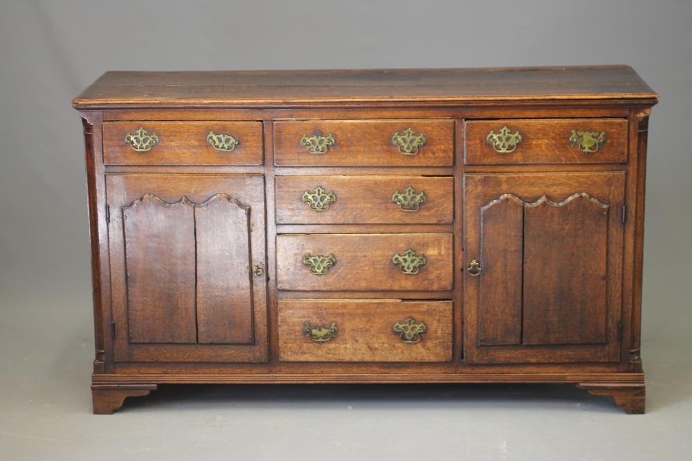 A GEORGIAN OAK ENCLOSED DRESSER Image