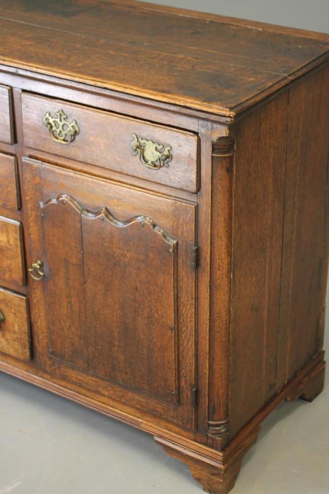 A GEORGIAN OAK ENCLOSED DRESSER Image