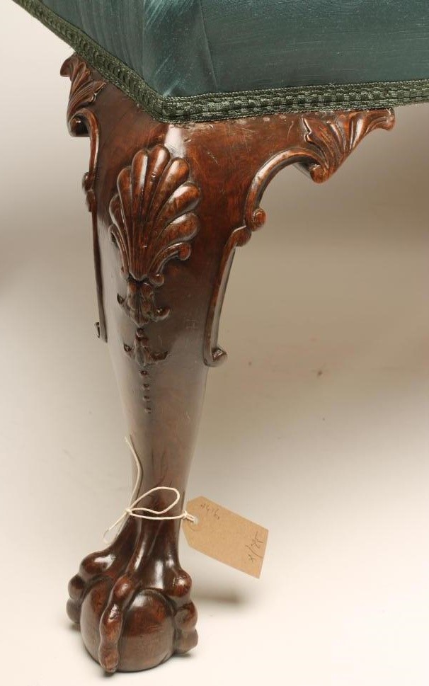 A MID GEORGIAN DESIGN MAHOGANY DRESSING STOOL Image