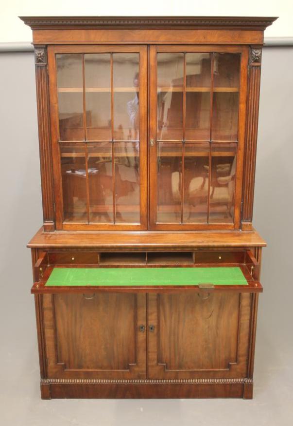 A GEORGIAN MAHOGANY SECRETAIRE BOOKCASE Image