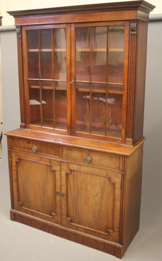 A GEORGIAN MAHOGANY SECRETAIRE BOOKCASE Image