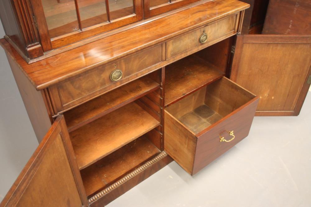 A GEORGIAN MAHOGANY SECRETAIRE BOOKCASE Image