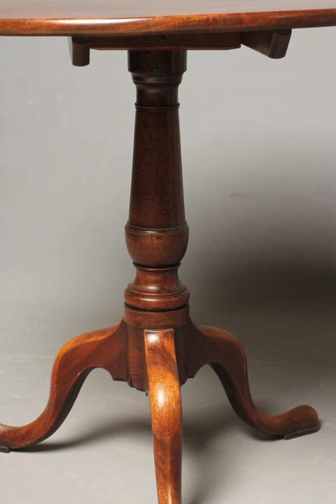 A GEORGIAN MAHOGANY TRIPOD TABLE Image
