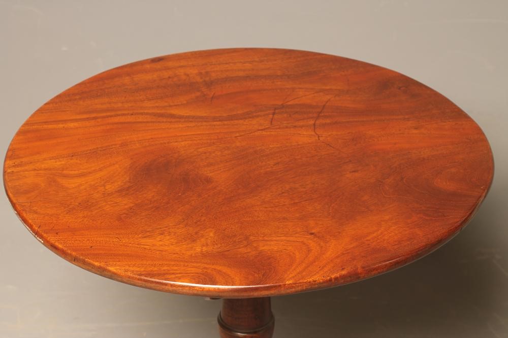 A GEORGIAN MAHOGANY TRIPOD TABLE Image