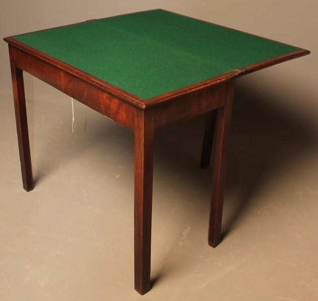 A GEORGIAN MAHOGANY CARD TABLE Image