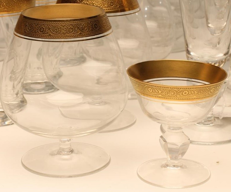 A ST. LOUIS STYLE GLASS TABLE SUITE for six place settings Image