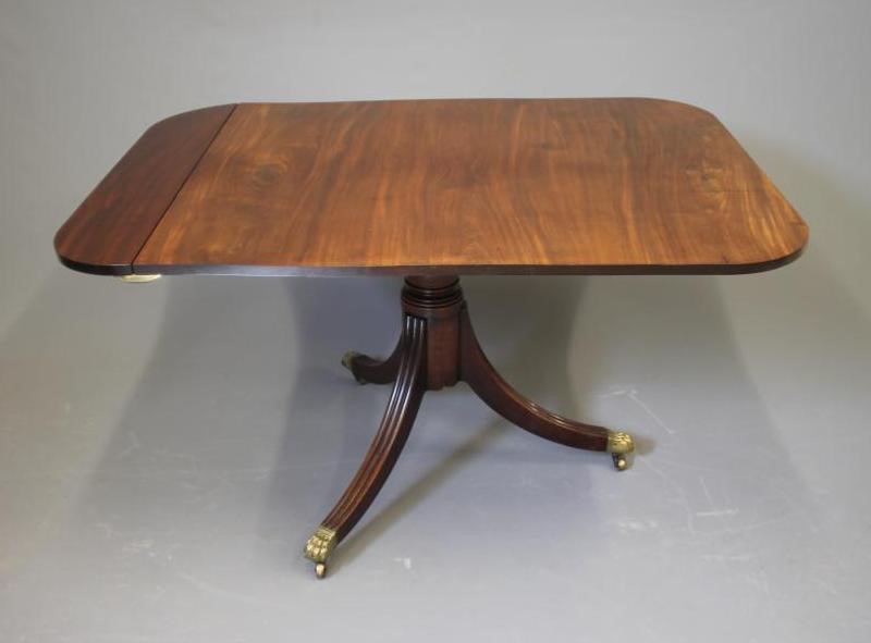 A MAHOGANY TWIN PILLAR EXTENDING DINING TABLE of Georgian design Image