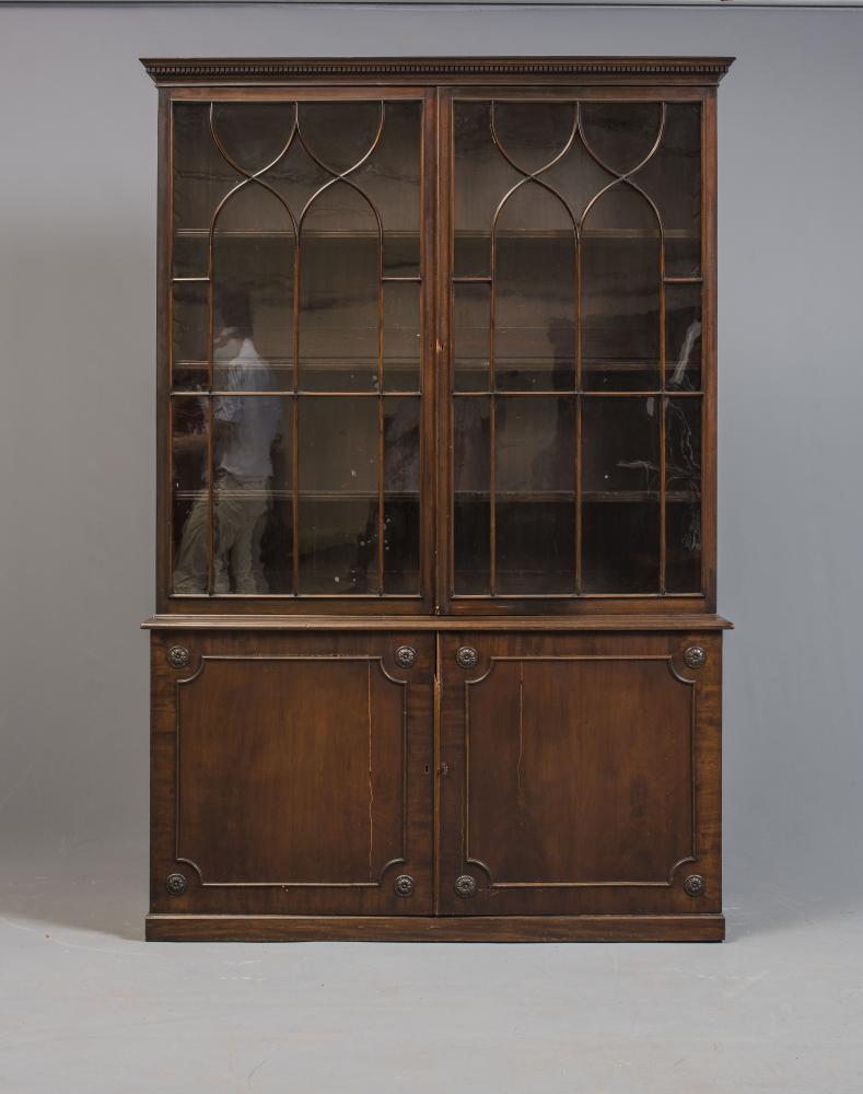 A GEORGIAN MAHOGANY TWO STAGE BOOKCASE Image