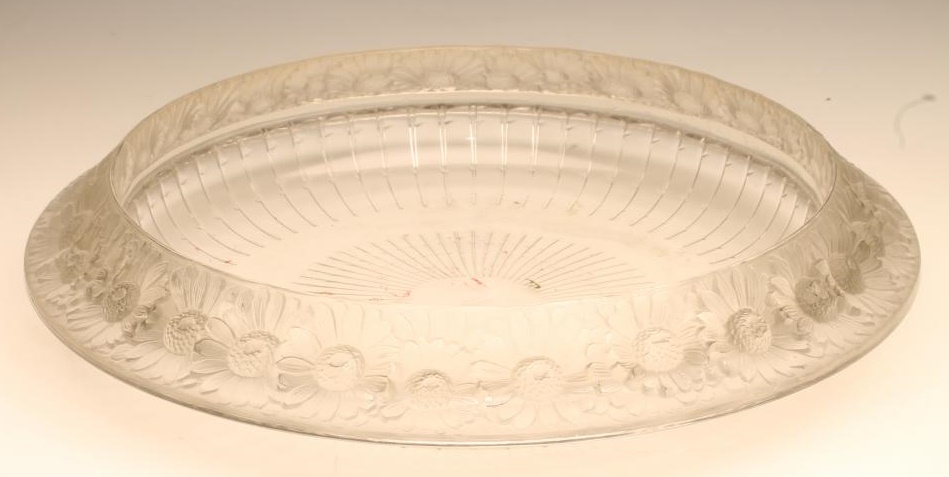 A LALIQUE CLEAR GLASS DISH Image