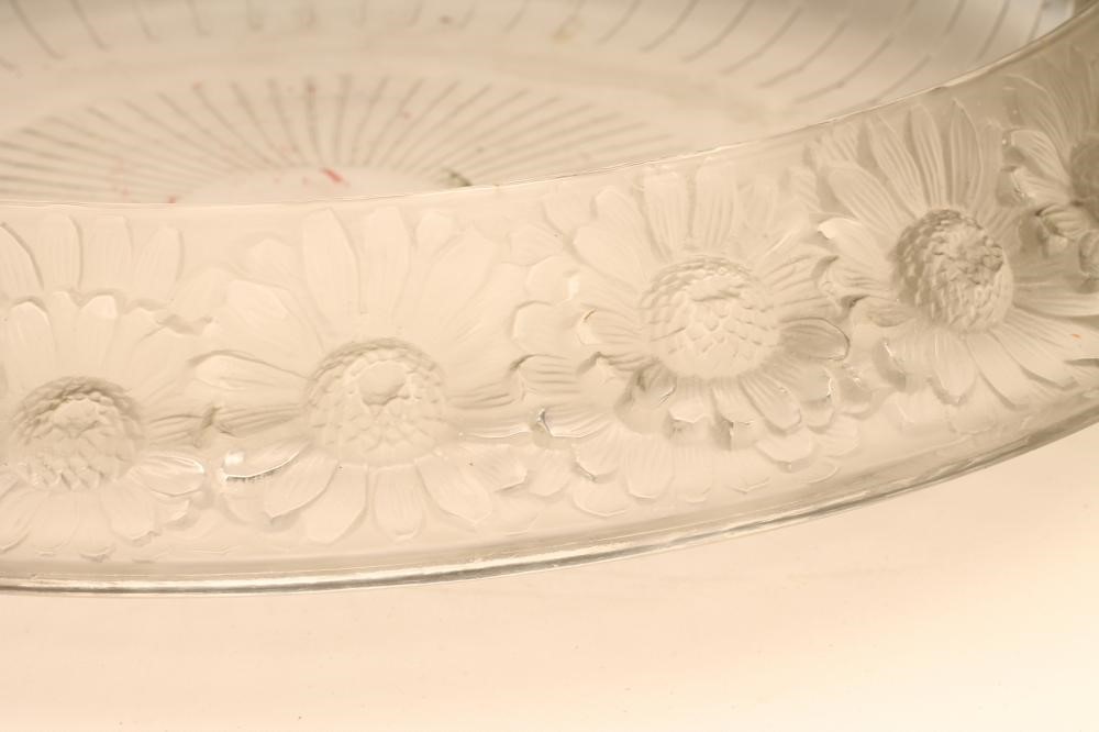 A LALIQUE CLEAR GLASS DISH Image
