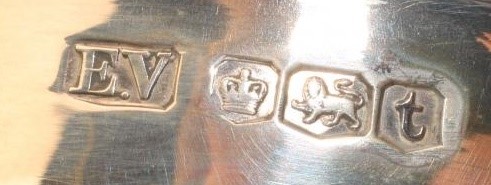 A PAIR OF ART DECO SILVER SAUCEBOATS Image
