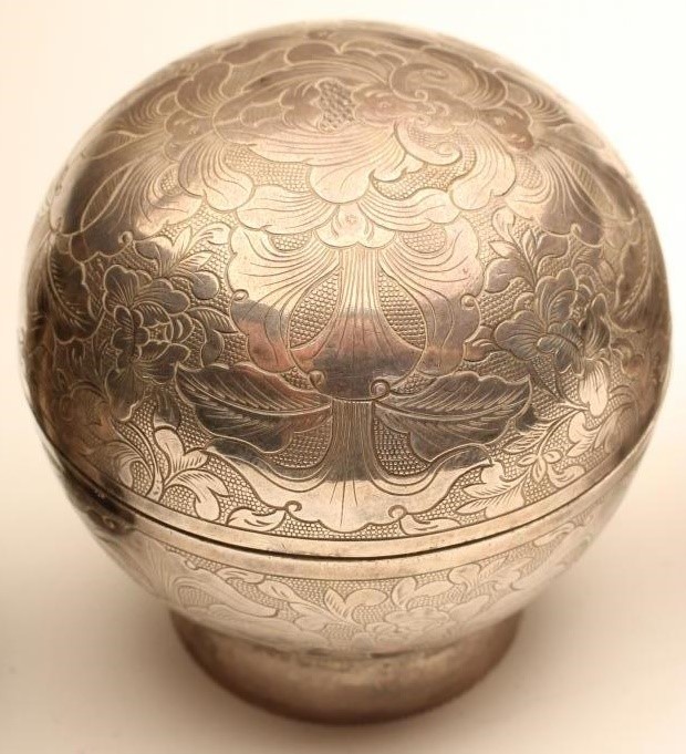 A CHINESE FOUR PIECE CRUET of spherical form on low cylindrical feet Image