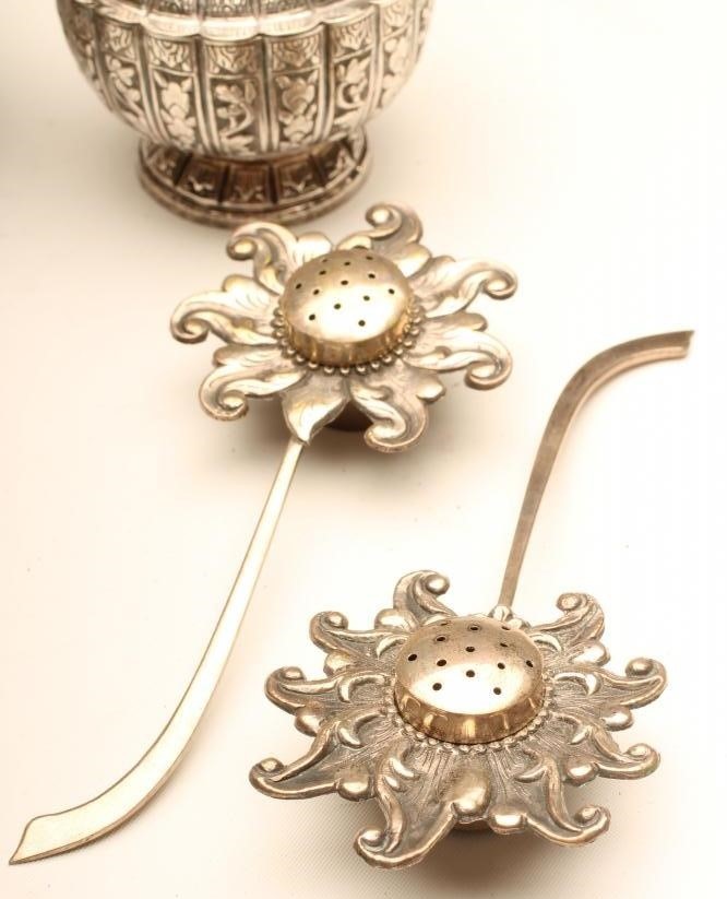 A PAIR OF INDONESIAN SILVER NOVELTY PEPPERETTES Image