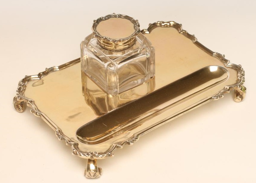 A LADY'S SILVER GILT DESK STANDISH Image