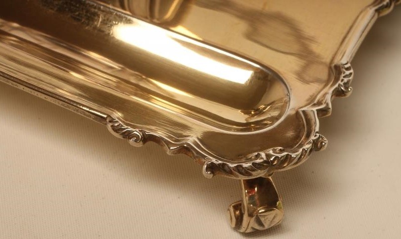 A LADY'S SILVER GILT DESK STANDISH Image