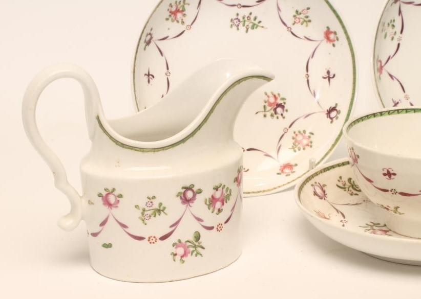 A SET OF THREE STAFFORDSHIRE PORCELAIN TEA BOWLS AND SAUCERS Image
