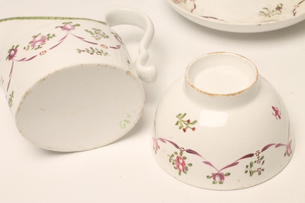 A SET OF THREE STAFFORDSHIRE PORCELAIN TEA BOWLS AND SAUCERS Image