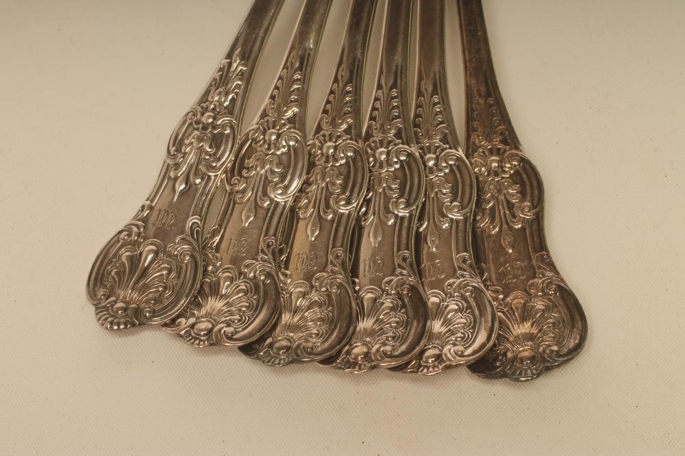 A SET OF SIX VICTORIAN SCOTTISH SILVER DESSERT SPOONS Image