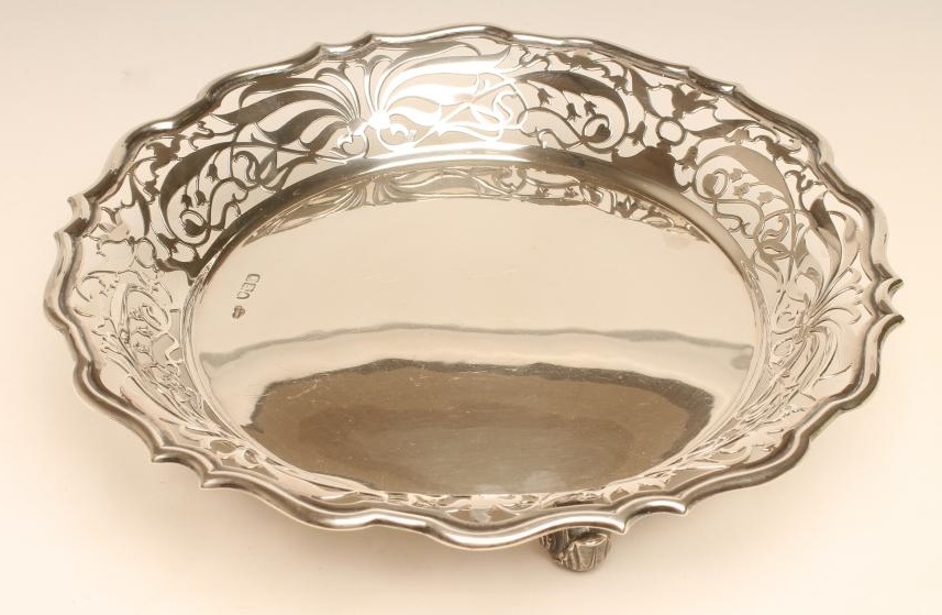 A LATE VICTORIAN SILVER DISH Image