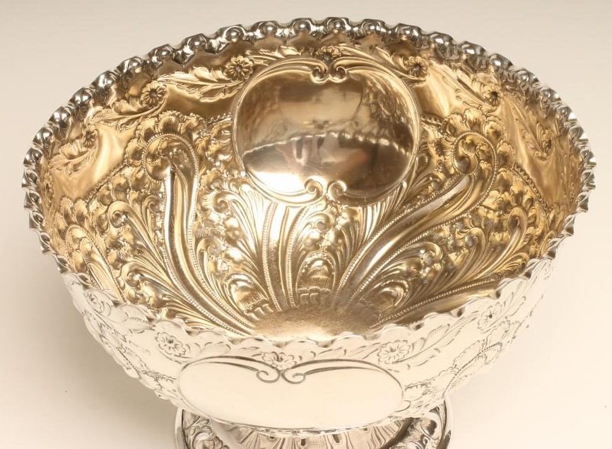 A LATE VICTORIAN SILVER PEDESTAL ROSE BOWL Image