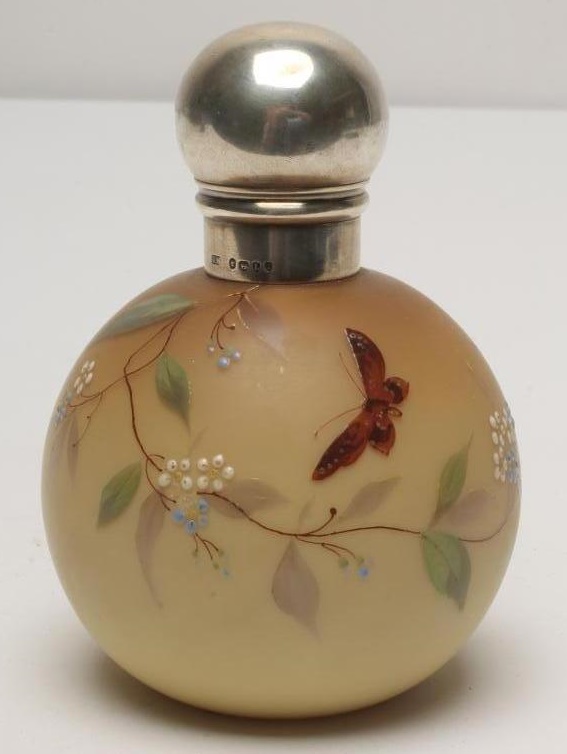 A VICTORIAN SATIN GLASS SCENT BOTTLE Image