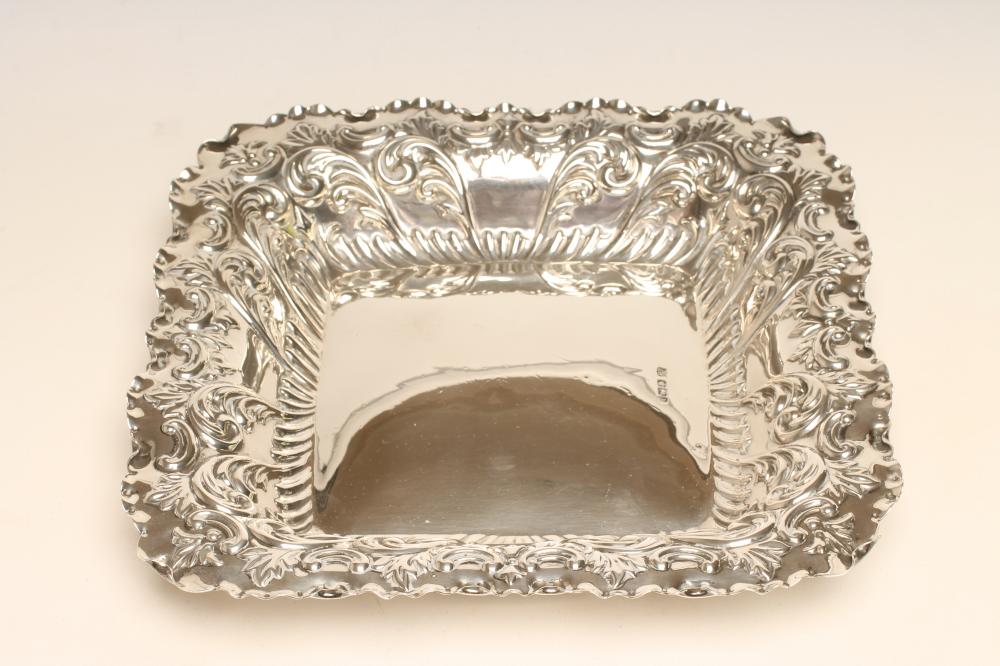 A LATE VICTORIAN SILVER DISH Image